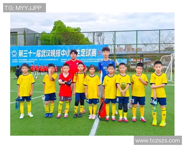 武汉足球明星见面会盛大举行球迷欢聚一堂共庆足球盛事